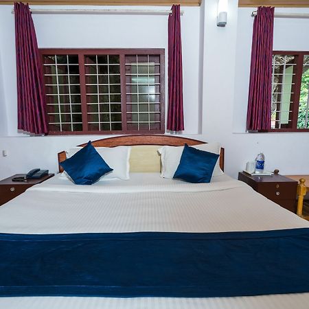 Oyo 10262 Hotel Munnar Rock Exterior foto